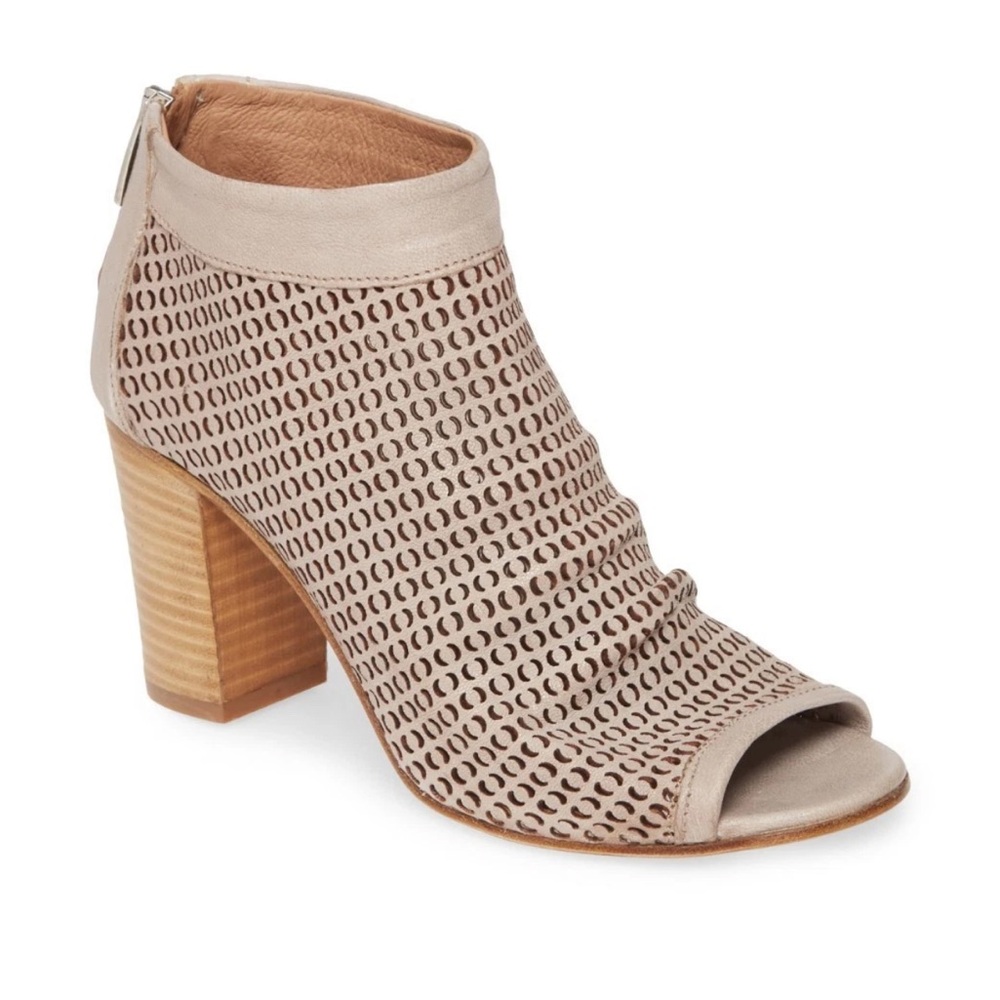 RON WHITE Shayla Perforated Leather Peep Toe Ankle Heel Tan Bootie 40/9 EUC